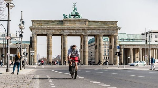 Alemania inicia primera etapa de reapertura tras controlar casos de COVID-19