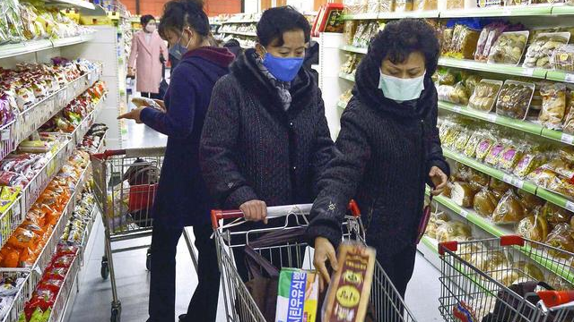 COVID-19 desata compras de pánico en Corea del Norte, afirma inteligencia de Seúl