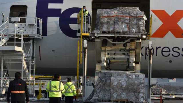 Llega a Toluca primer cargamento de ventiladores procedentes de EU por Covid-19