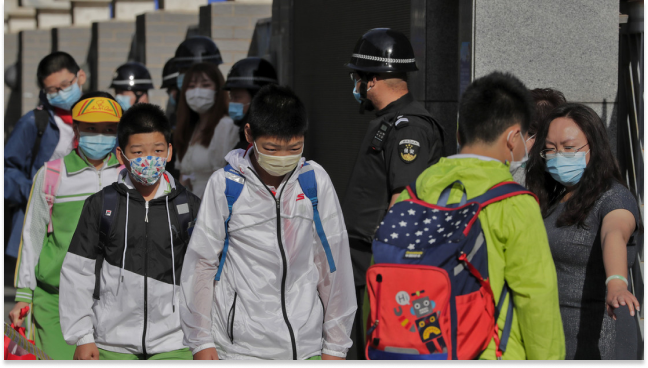 A medida que los casos de coronavirus aumentan en EE. UU., China pone a 400.000 personas en confinamiento… por un brote de solo 18 casos