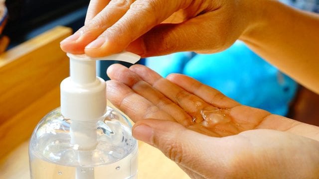 EU retira del mercado 115 marcas de gel antibacterial; 110 son mexicanas