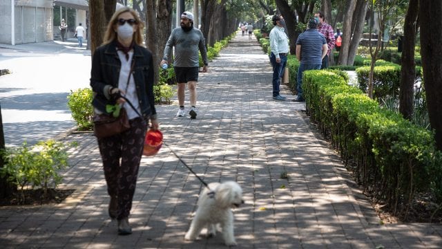 Tras una semana de estacamiento de epidemia, Covid-19 suma 64,414 muertes