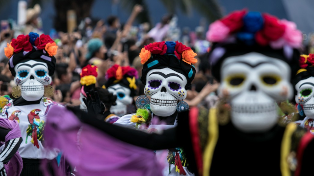 Por Covid-19, Sheinbaum anuncia que desfile de Día de Muertos será virtual