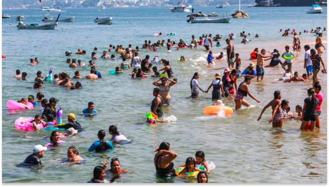 Vuelven a plantear cierre de playas en Acapulco tras arribo masivo de turistas