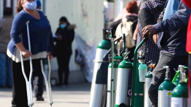 Autoridades alertan sobre escasez de cilindros de oxígeno