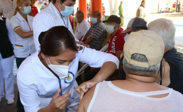 Vacunación a adolescentes arrancará este miércoles en 16 municipios del Edomex