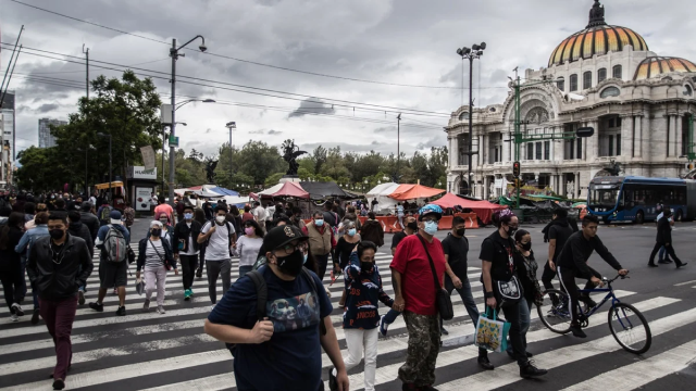 CDMX, en semáforo amarillo con “ligero incremento” de casos en menores de 50 años