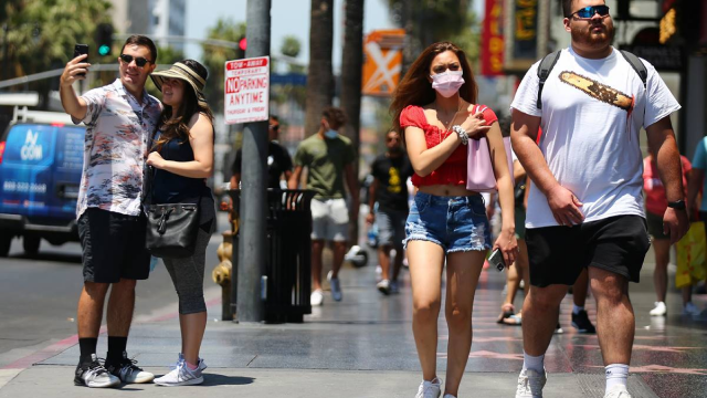 Los Ángeles retoma uso de cubrebocas obligatorio, ante repunte de Covid-19