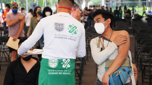 Vacunación CDMX: GAM y Xochimilco aplicarán 2da dosis a personas de 18 a 29 años